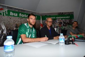 Sedat Berisha'dan Bursaspor'a 3 yıllık imza!