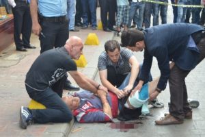 Fiyatta anlaşamayınca d&ouml;vmeciyi vurdu