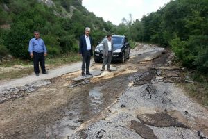 Bursa'da yağmur yolları yerinden s&ouml;kt&uuml;!
