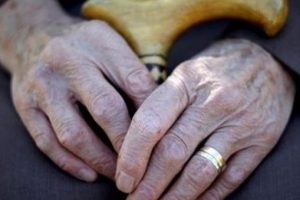 Alzheimer i&ccedil;in kan testiyle erken teşhis umudu
