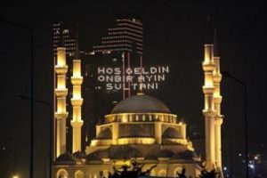 Mahyalar İstanbul'u aydınlattı