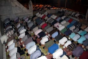 Bursa'da ilk teravih namazı b&ouml;yle kılındı