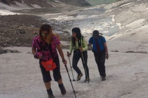 Hakkari dağları, yabancı turistlerin ilgisini &ccedil;ekiyor