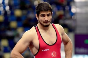 Taha Akg&uuml;l finale y&uuml;kseldi