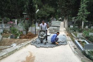 Bursa Orhangazi Mezarlığı'nda parke &ccedil;alışmaları başladı
