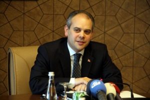 Madalya kazanan sporcuları tebrik etti