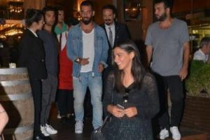 Burcu Esmersoy sorusu Arda Turan'ı sinirlendirdi...