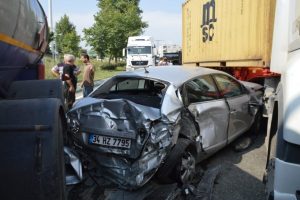 Bursa'da 2 TIR arasında ezilen ara&ccedil;ta bir mucize ger&ccedil;ekleşti!