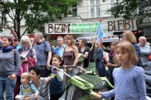 Berlin bakkalına sahip &ccedil;ıktı!