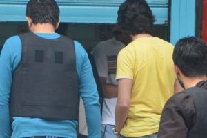 Yine kar maskeli ve silahlı 3 kişi, yine soygun