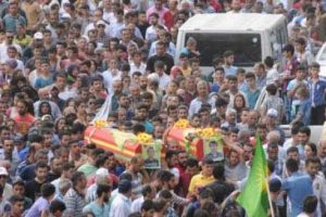 Suriye'de IŞİD'le &ccedil;atışırken &ouml;len 2 YPG'li Hakkari'de toprağa verildi