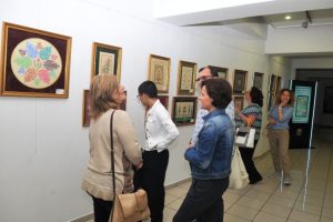 Bursa Nil&uuml;fer'de kaat-ı sanat at&ouml;lyesi mezunlarını verdi