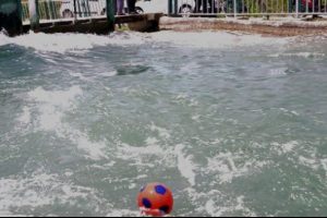 Topunu almak isterken kanala d&uuml;şen k&uuml;&ccedil;&uuml;k Enes boğuldu