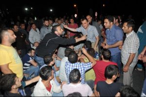 Bursa'da yangın paniği! Caddeye taşan masalar y&uuml;z&uuml;nden...