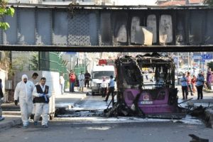 İstanbul'da belediye otob&uuml;s&uuml; patladı