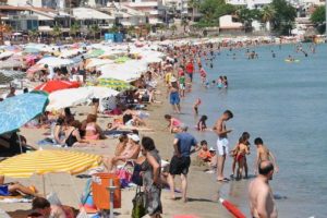 Sıcak hava sahilleri doldurdu