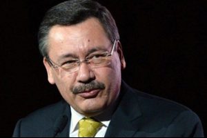 Melih G&ouml;k&ccedil;ek'ten parsel parsel yorumu: 'Arın&ccedil; kızgınlıkla s&ouml;yledi, geri de d&ouml;nemiyor'
