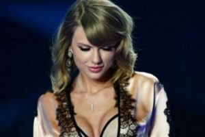 Taylor Swift Apple'a geri adım attırdı...