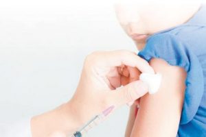 Ailelerin zor tercihi: Aşı yaptırmak