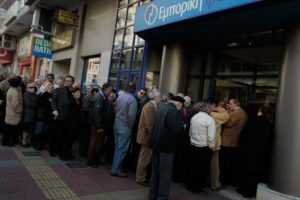 Yunanistan'da bankalar daha fazla dayanamadı