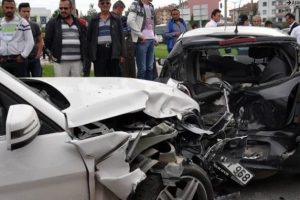 Zincirleme trafik kazası: 6 yaralı