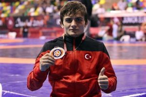 Avrupa Gen&ccedil;ler G&uuml;reş Şampiyonası'na 2 g&uuml;m&uuml;ş madalya ile başladık