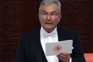 Deniz Baykal yemin t&ouml;reni sonrası ilk kez konuştu