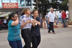 Yardıma koştuğu yaralı kardeşi &ccedil;ıktı