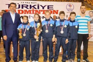 Bursa Osmangazili Badmintonculardan 5 Madalya
