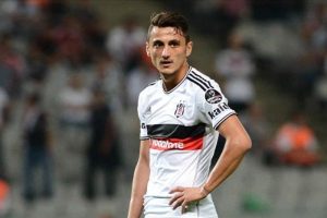 Mustafa Pektemek sağlık kontrol&uuml;nden ge&ccedil;ti