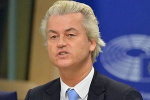 Wilders İslam karşıtı karikat&uuml;rleri televizyonda yayınladı