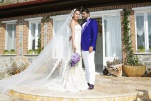 &Uuml;nl&uuml; şarkıcı Ebru Yaşar evlendi