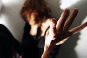 Kız arkadaşını ağa&ccedil;lık alana g&ouml;t&uuml;r&uuml;p tecav&uuml;z etti!