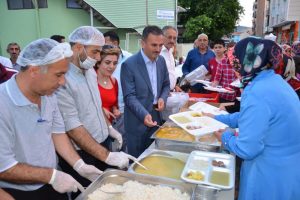 Gemlik Belediyesi'nin ilk iftarı Osmaniye Mahallesinde