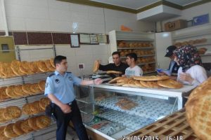 Bursa'da Ramazan pidesine zabıta g&uuml;vencesi