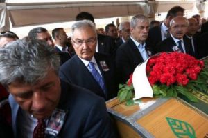 C&uuml;neyt Arcay&uuml;rek son yolculuğuna uğurlanıyor