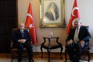Deniz Baykal liderler turuna başladı