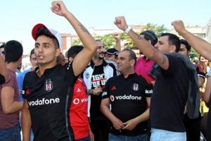&Ccedil;arşı, adliyeyi marşlarla inletti: Gidilecek &ccedil;ok deplasman var
