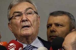 Davutoğlu &ouml;nce Yılmaz sonra Baykal ile buluştu