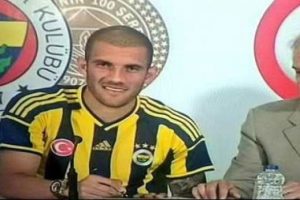Fernandao Fenerbah&ccedil;e'ye imzayı yattı