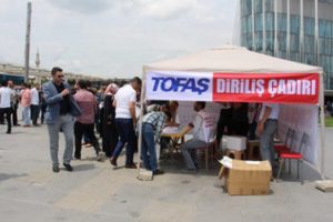Tofaş'tan atılan sağır ve dilsiz iş&ccedil;iler, işaret diliyle a&ccedil;ıklama yaptı