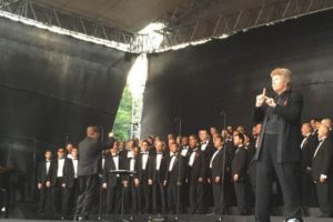 Tartışmalı konser ger&ccedil;ekleşti Eş&ccedil;insel koro Boğazi&ccedil;i'ndeydi