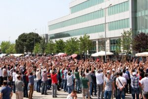 Bursa'daki iş&ccedil;i kıyımına karşı ne yaptılar?