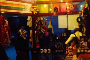 İ&ccedil;inden Ahmet Kaya ge&ccedil;en LGBTİ mağazası