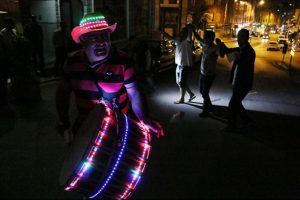 LED aydınlatmalı ramazan davulcusu ilgi odağı oldu