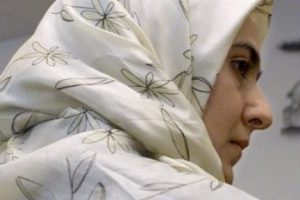 Almanya'nın en b&uuml;y&uuml;k eyaleti baş&ouml;rt&uuml;s&uuml; yasağını kaldırdı