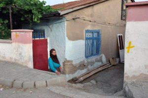 Elazığ'da Aleviler'in yaşadığı evlerin işaretlenmesi endişe yarattı!