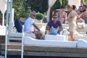 Antonio Castro'nun Bodrum'daki l&uuml;ks tatili kom&uuml;nist partisini kızdırdı...