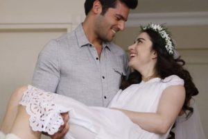 &Ouml;zge G&uuml;rel ile Serkan &Ccedil;ayoğlu'na yasak kondu...