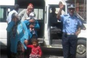 O il ayağa kalktı! 'Kapıdan kovsak bacadan giriyorlar...'